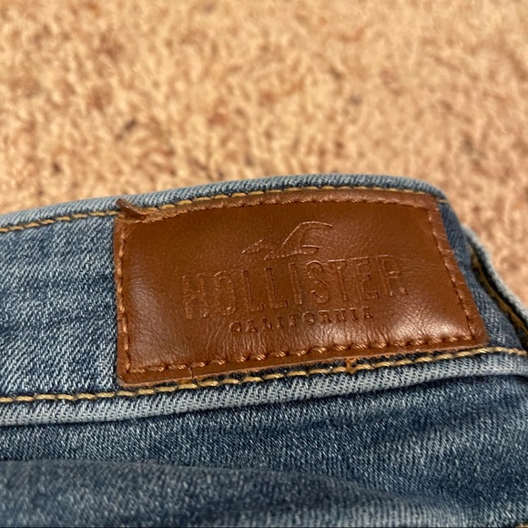 SOLD Hollister Distressed Hole Medium Wash Jeans - Picture 8 of 12